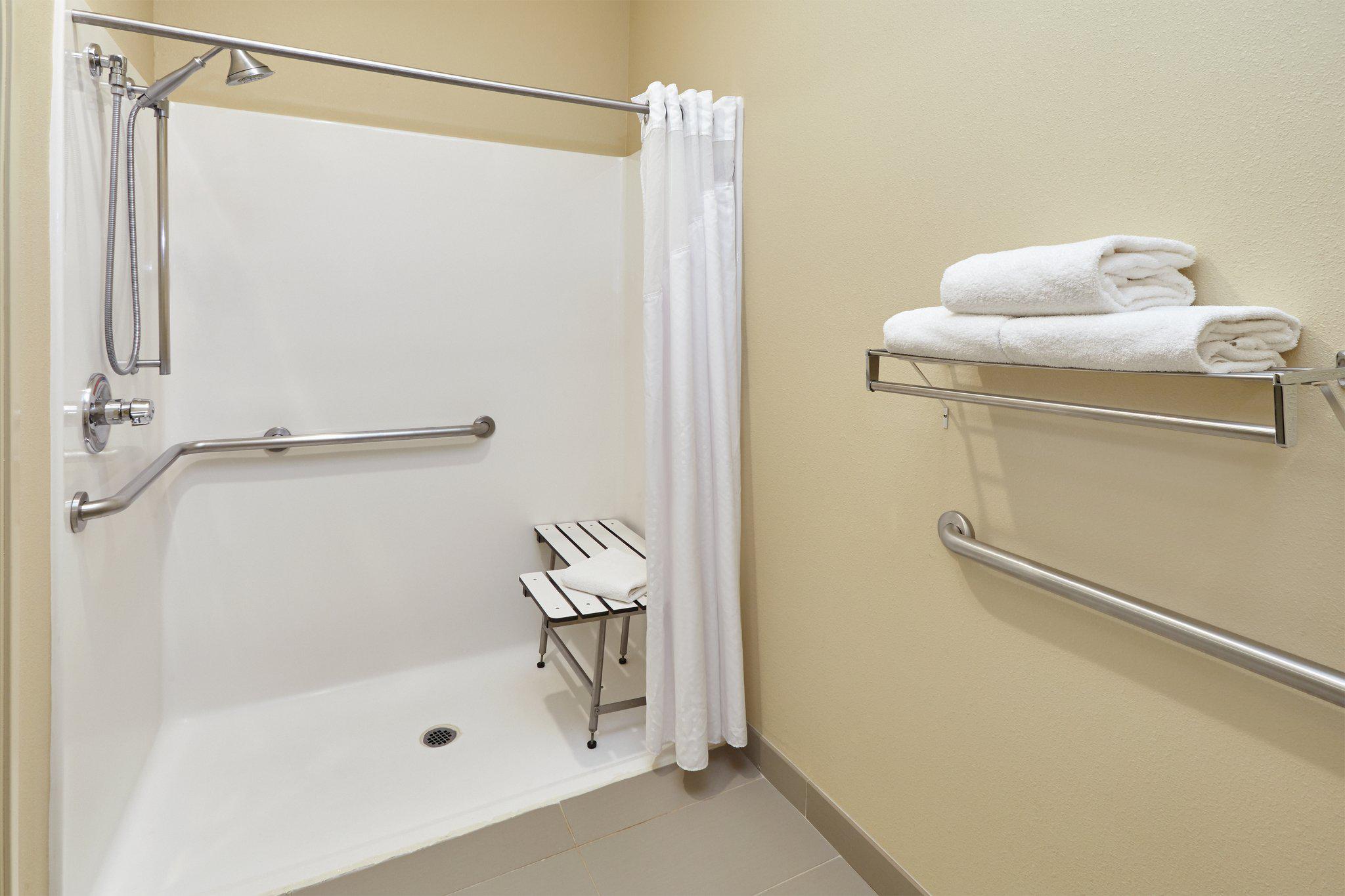 Фото Holiday Inn Express Hotel & Suites Chicago - Libertyville, an Ihg Hotel