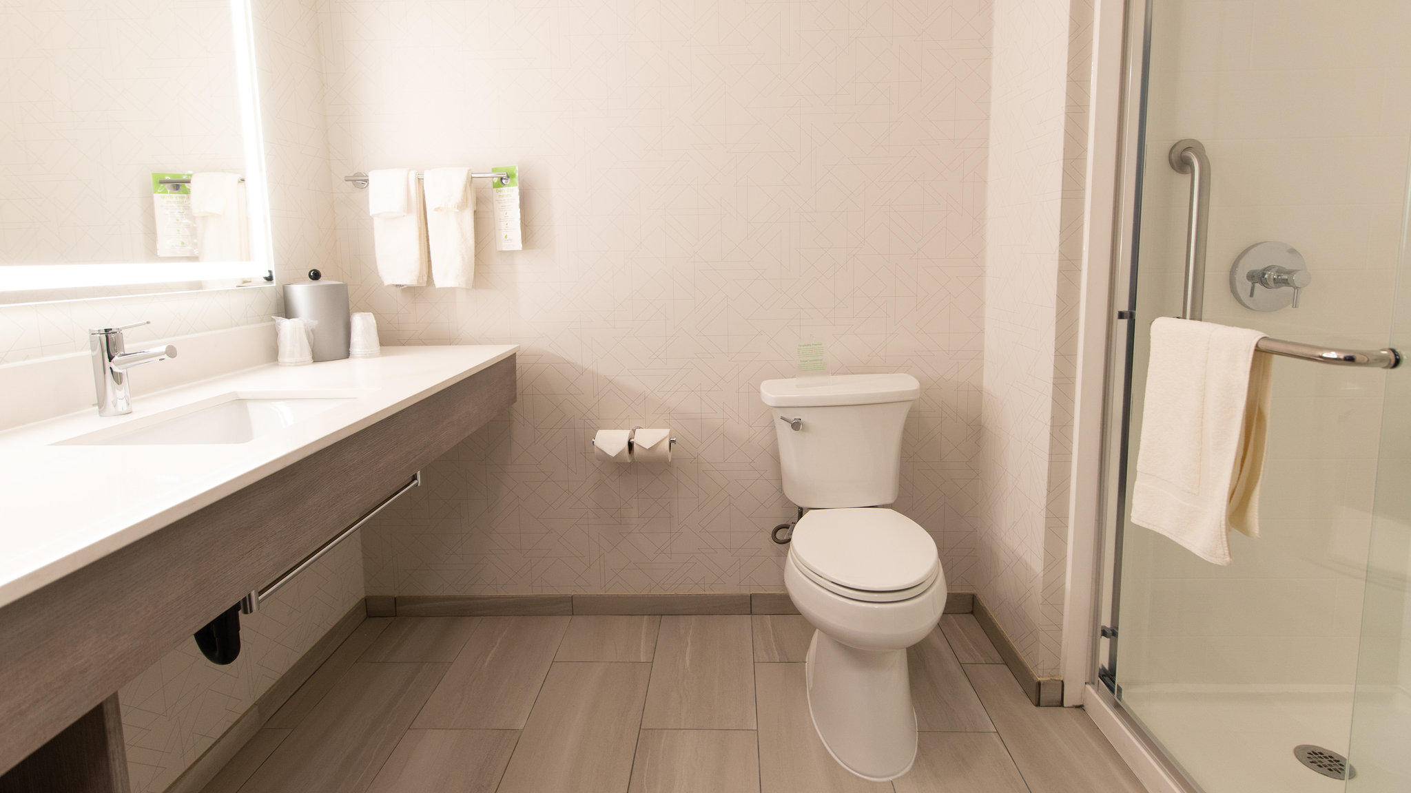 Фото Holiday Inn Express Oakdale, an Ihg Hotel