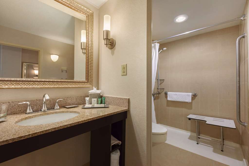 Фото Hilton Fort Wayne at the Grand Wayne Convention Center