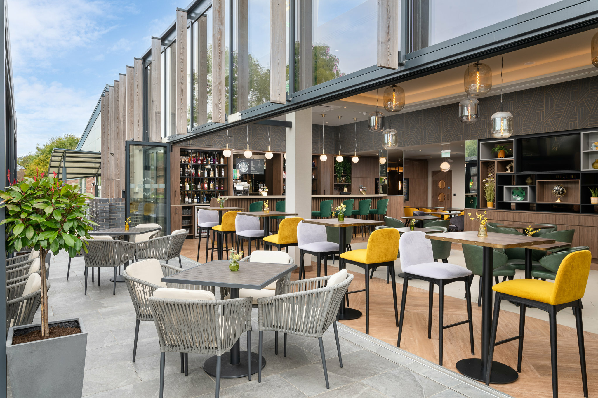 Фото Holiday Inn London Gatwick Worth
