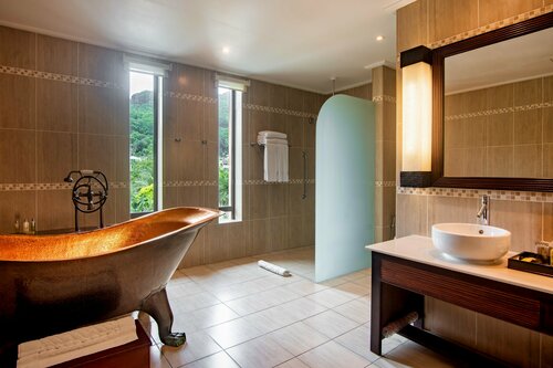 Гостиница DoubleTree by Hilton Seychelles - Allamanda Resort and SPA на Сейшельских островах