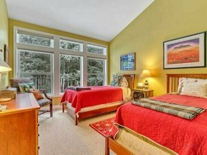 Гостиница Cozy Fireplace and Quechee Club Access - Charming Vermont Retreat