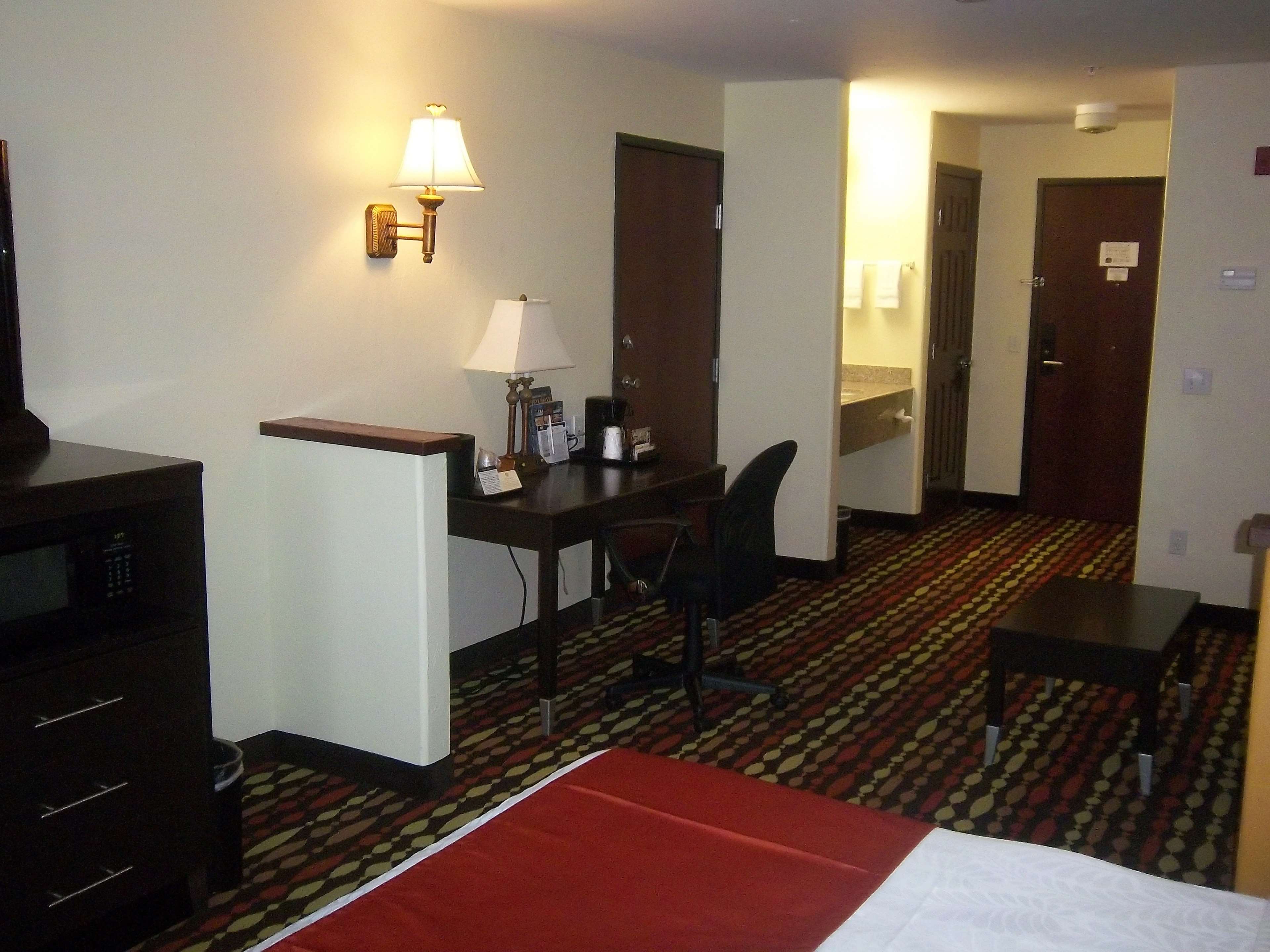 Фото Best Western Greentree Inn & Suites