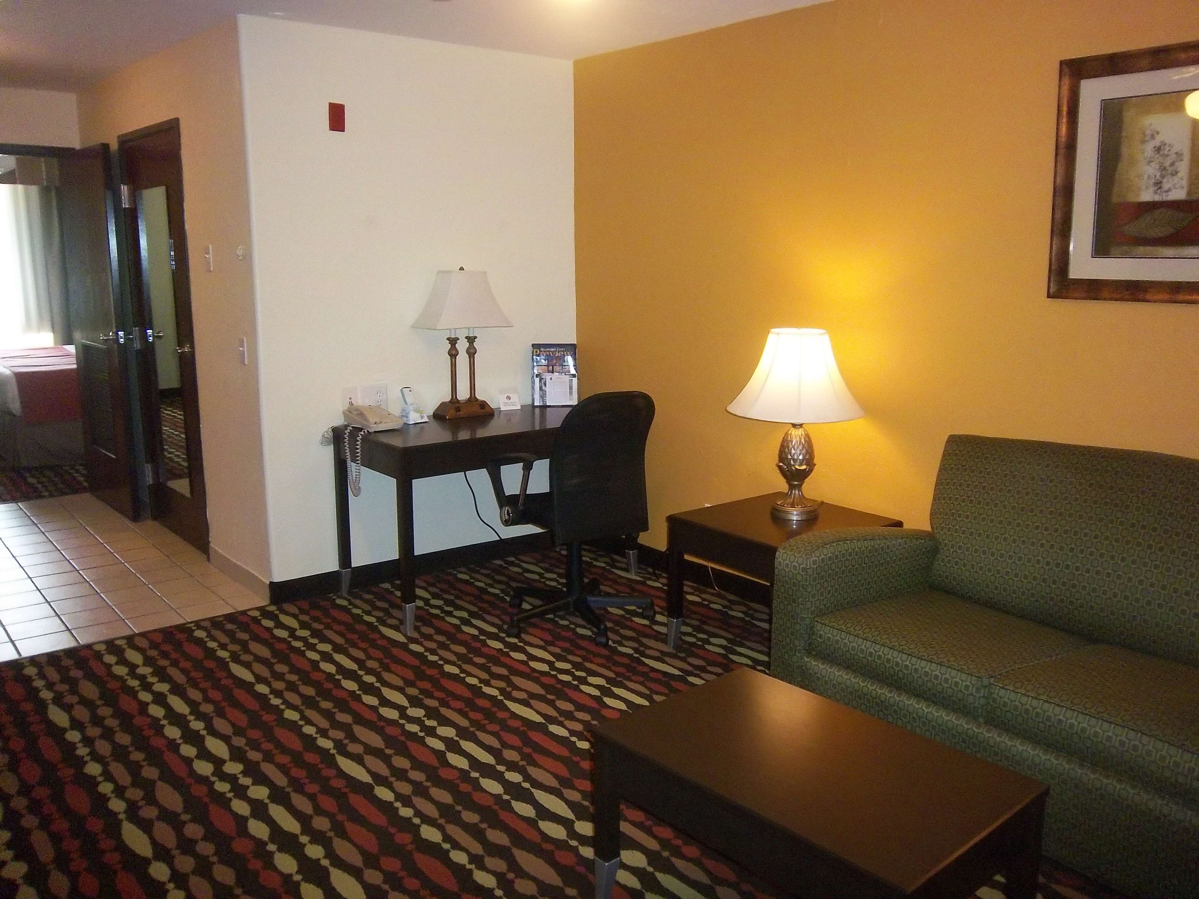 Фото Best Western Greentree Inn & Suites