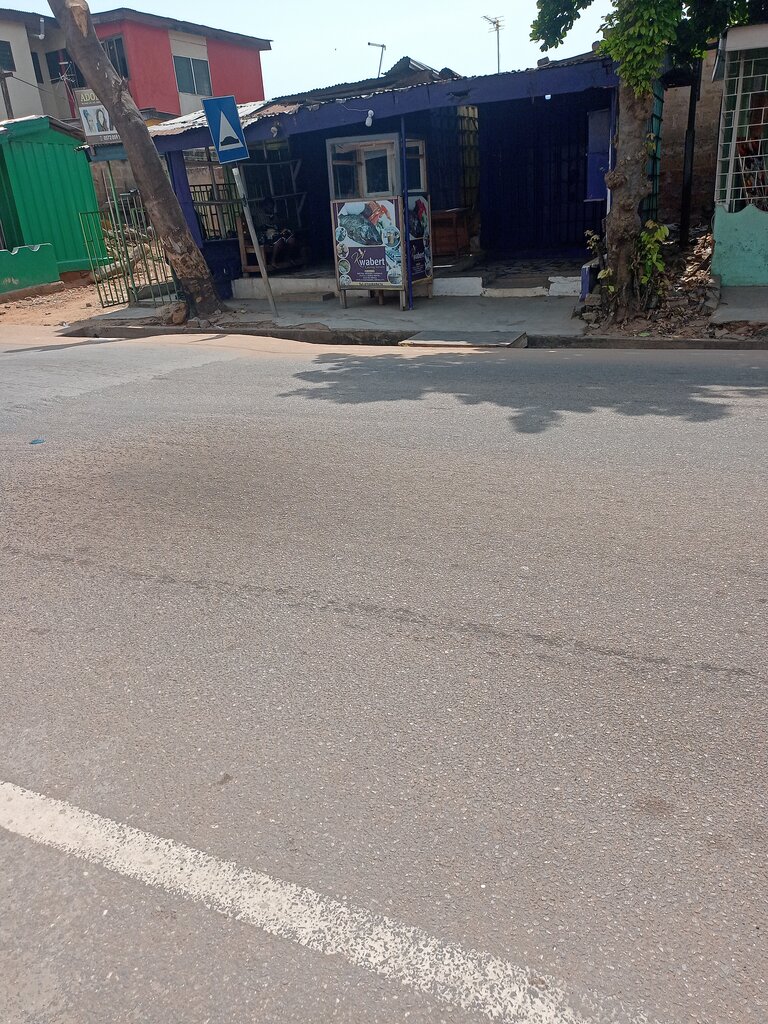 Beauty salon Adom braids, Accra, photo