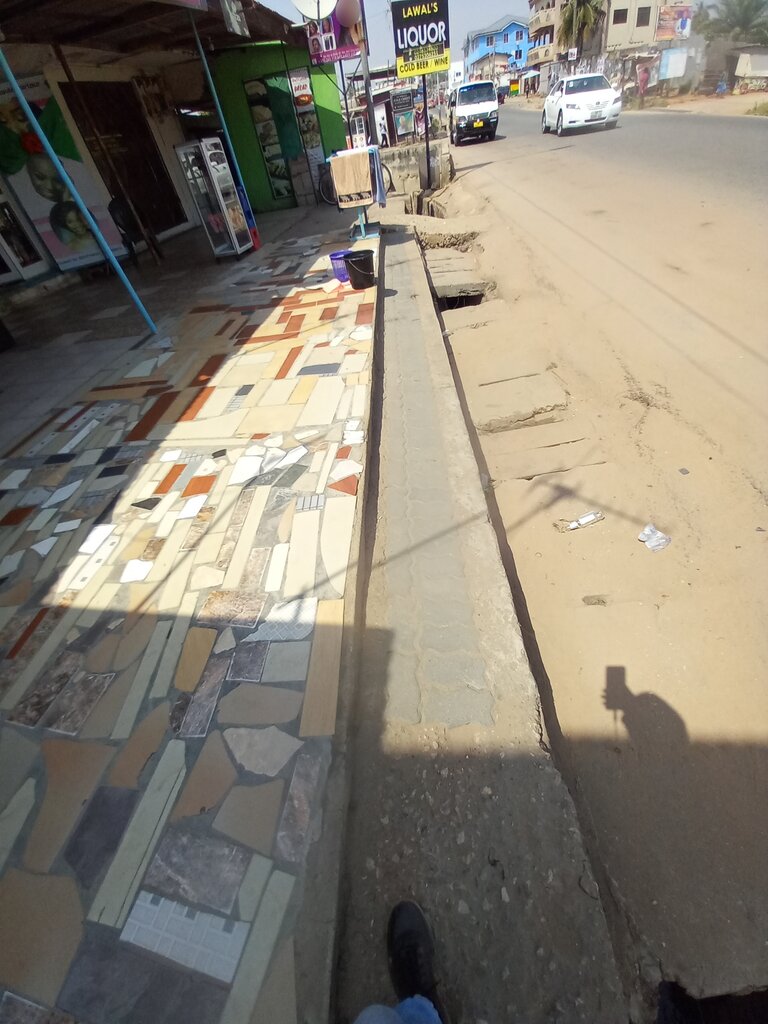 Alcoholic beverages Lawal Liquor, Accra, photo