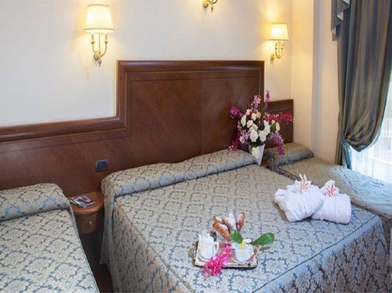 Фото Hotel Embassy