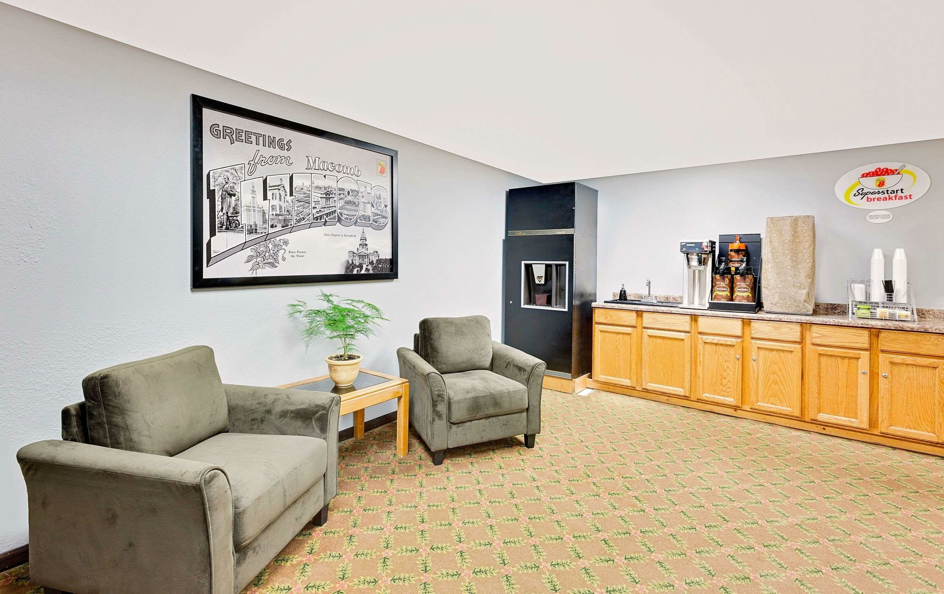 Фото Super 8 by Wyndham Macomb