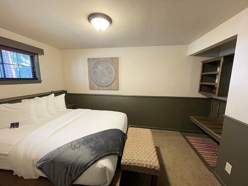 Внешний вид отеля Highland Haven Creekside Inn в Эвергрине, фото 2