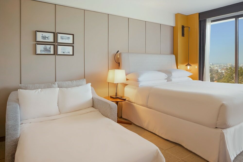 Фото Sheraton Universal Hotel