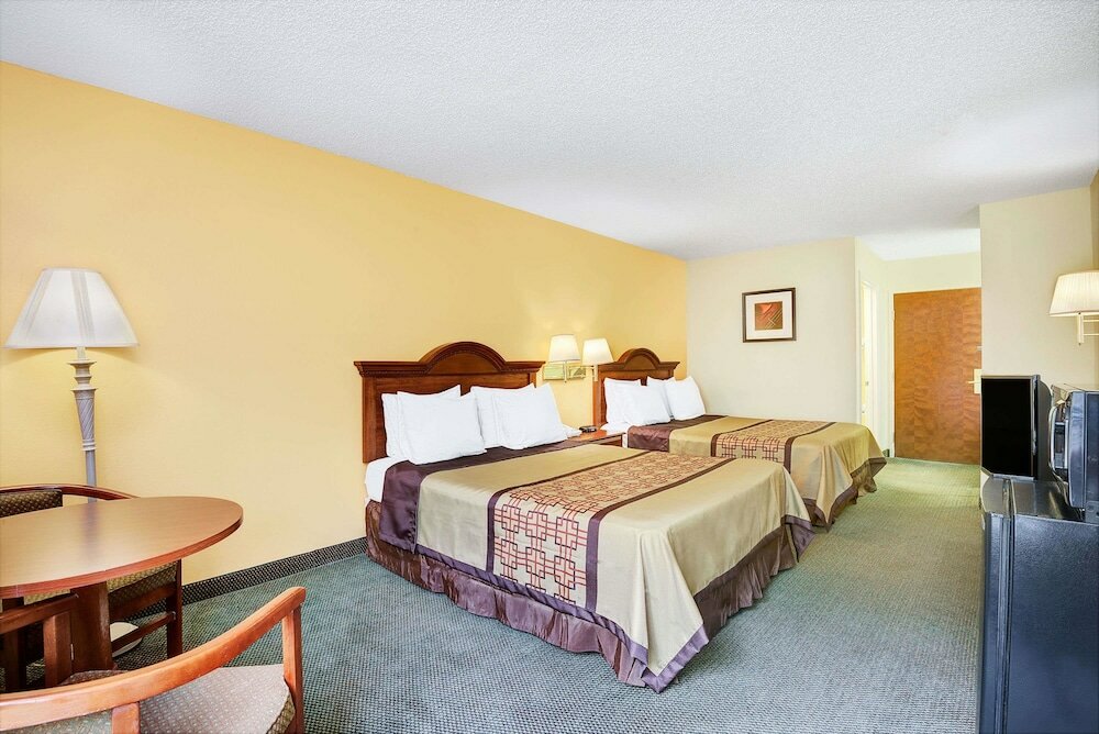 Фото Days Inn by Wyndham Burlington East