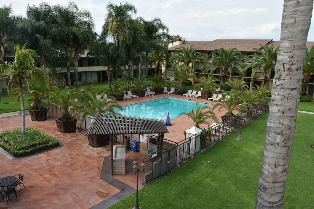 Фото Ontario Airport Inn