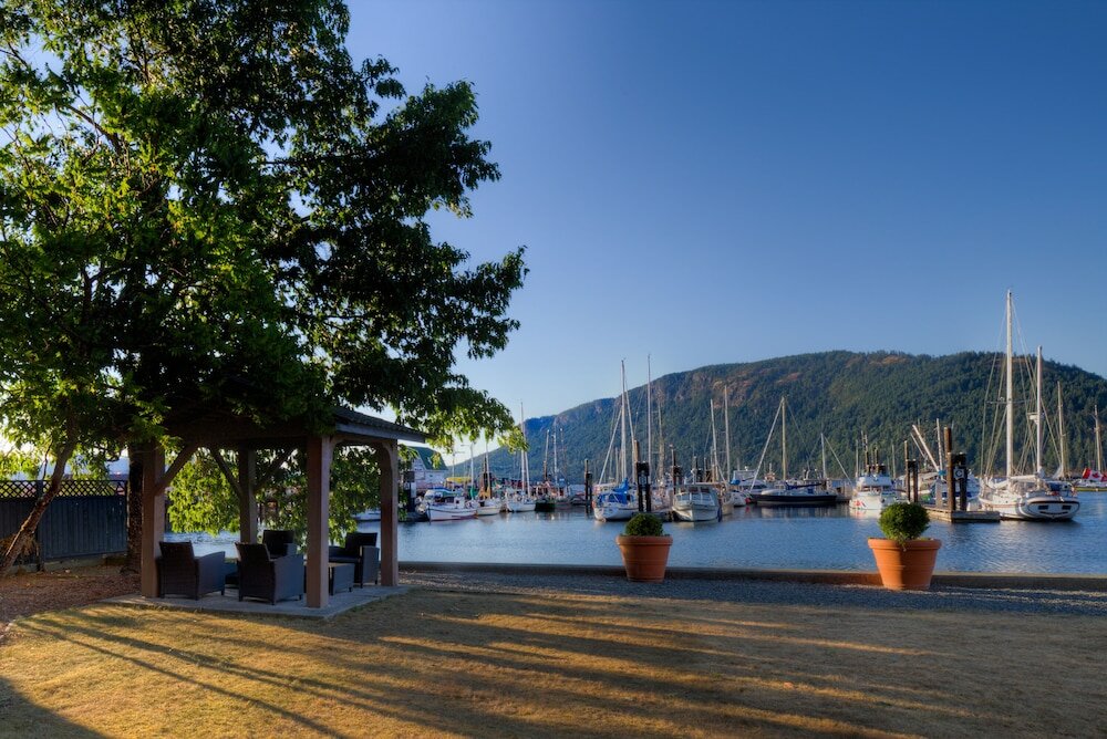 Фото Oceanfront Suites at Cowichan Bay
