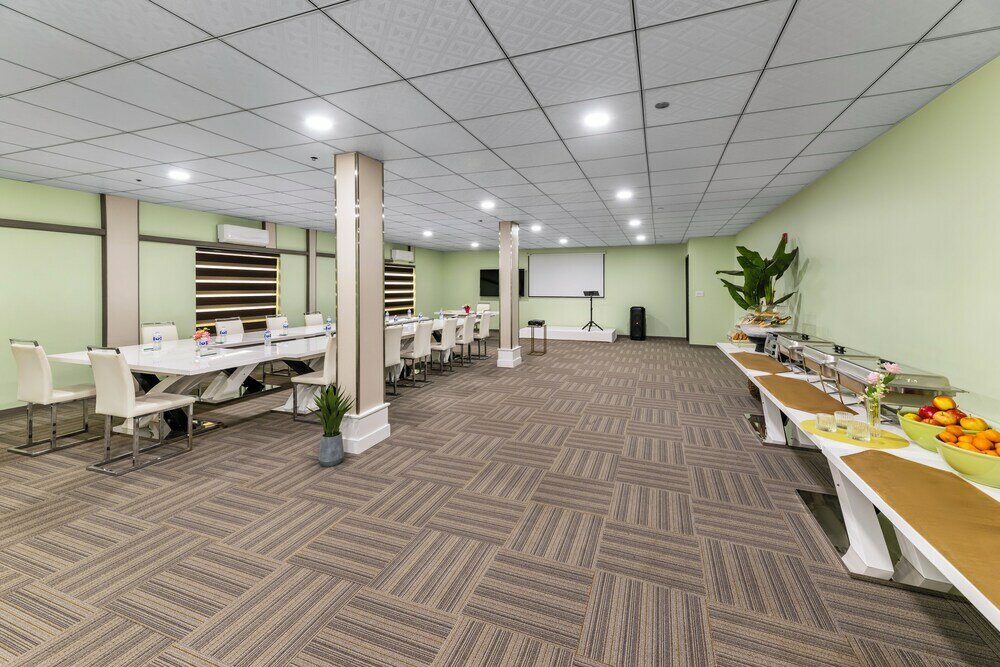 Фото Quality Inn Sunshine Suites