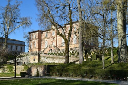 Гостиница Le Nid de l'Ecureuil в Альби