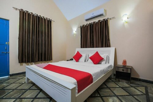 Гостиница Oyo 25020 Tapasya в Вагаторе