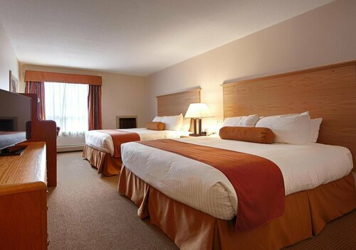 Гостиница Tower Inn and Suites в Квенеле