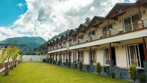 Qcent Woods SPA & Resort