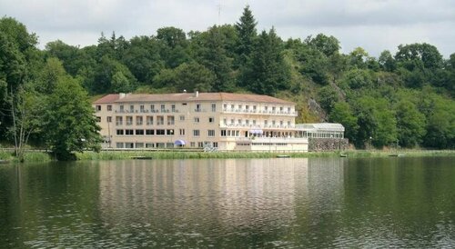 Гостиница Logis Hôtel le Moulin Neuf в Ла-Роше-сюре-Йоне