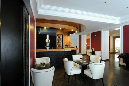 Гостиница Ambasciatori Place Hotel во Фьюджи