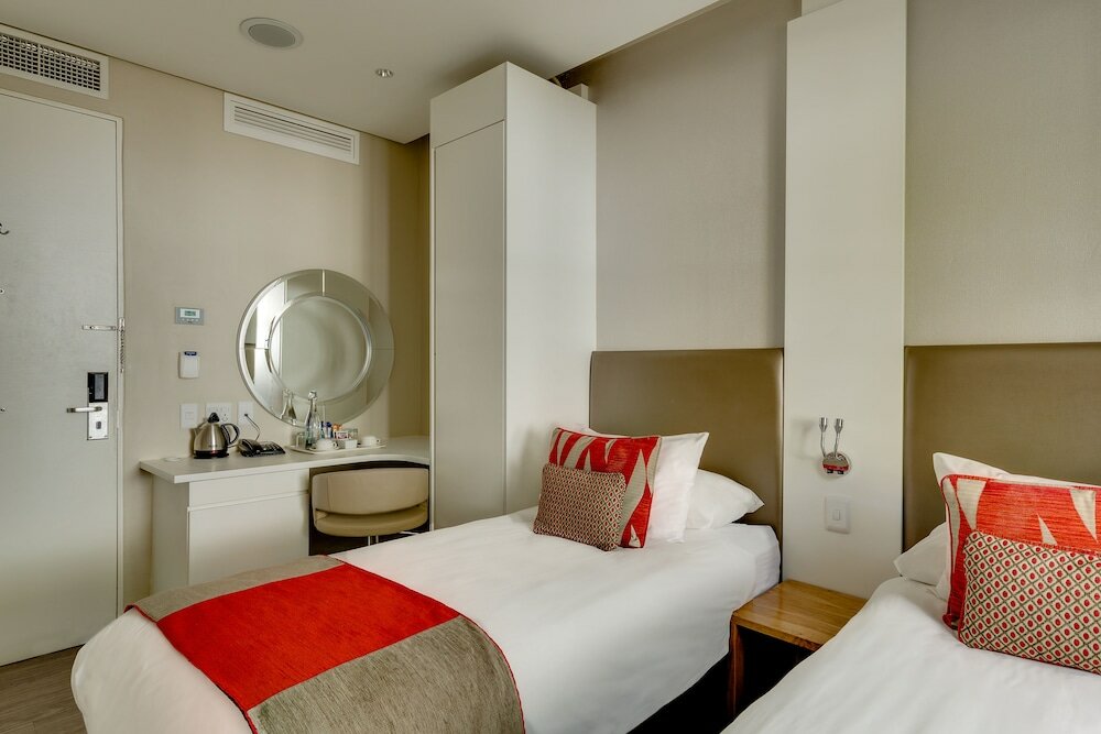 Фото Protea Hotel Cape Town Waterfront Breakwater Lodge