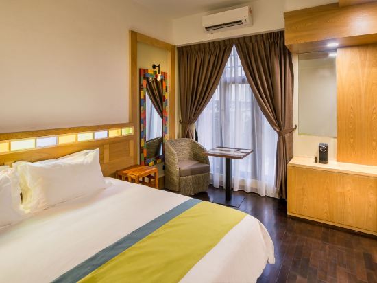 Фото Treasures Hotel and Suites