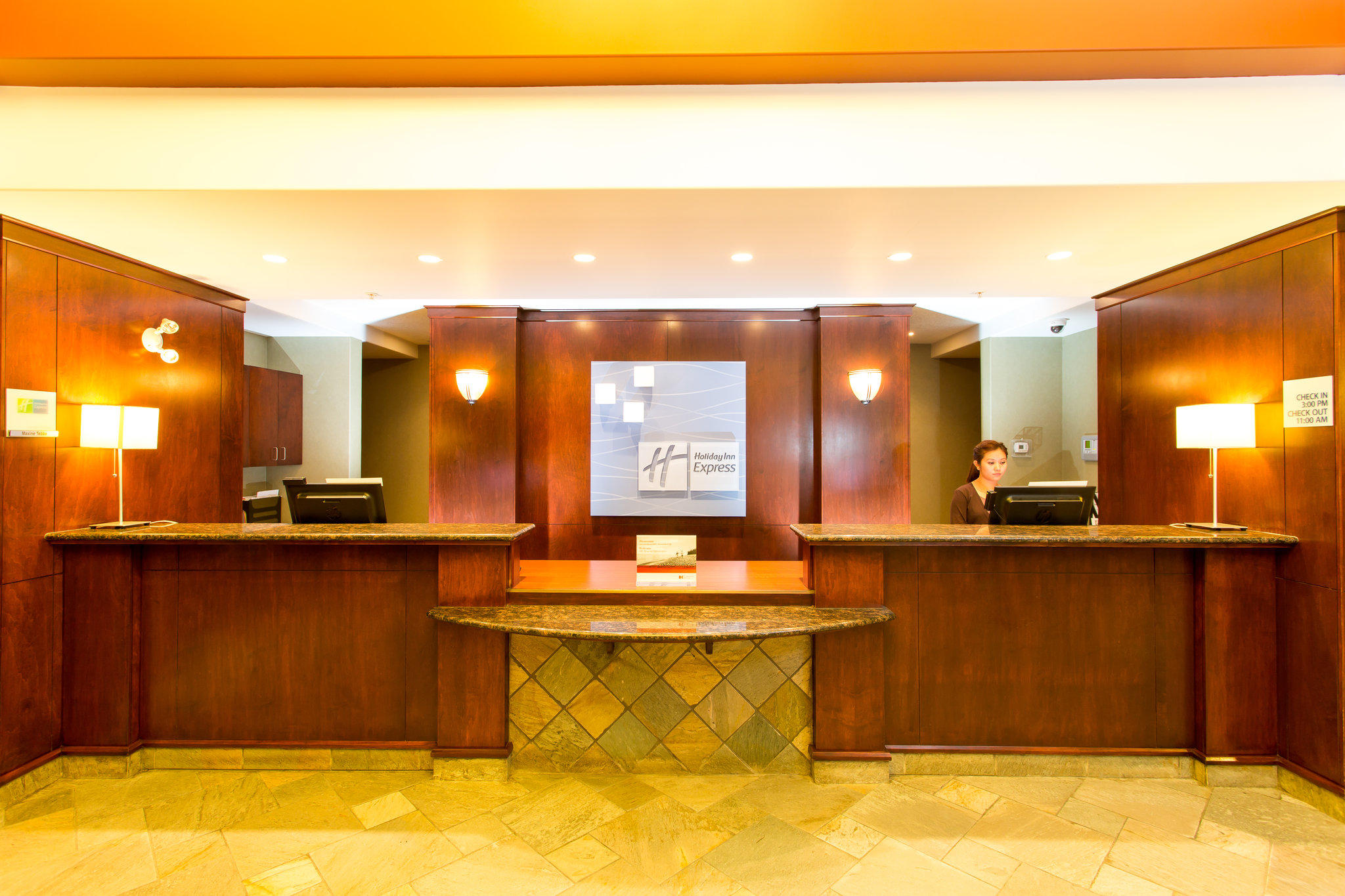 Фото Holiday Inn Express & Suites Drayton Valley