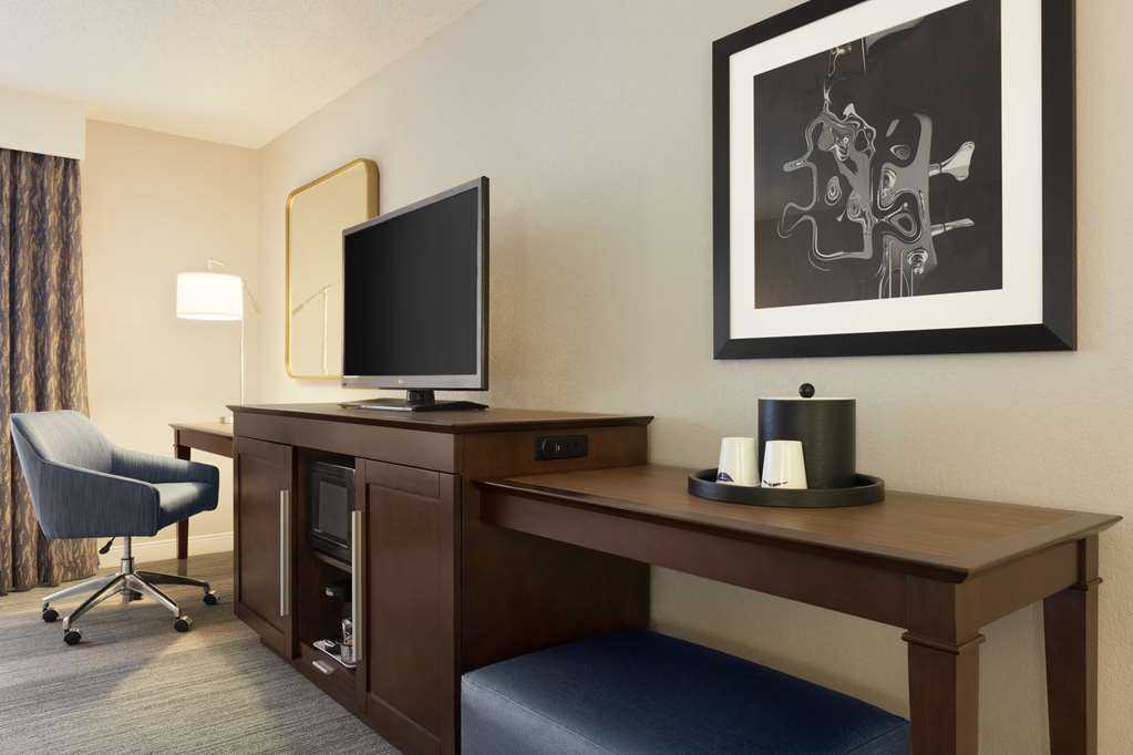 Фото Hampton Inn & Suites Nashville Downtown
