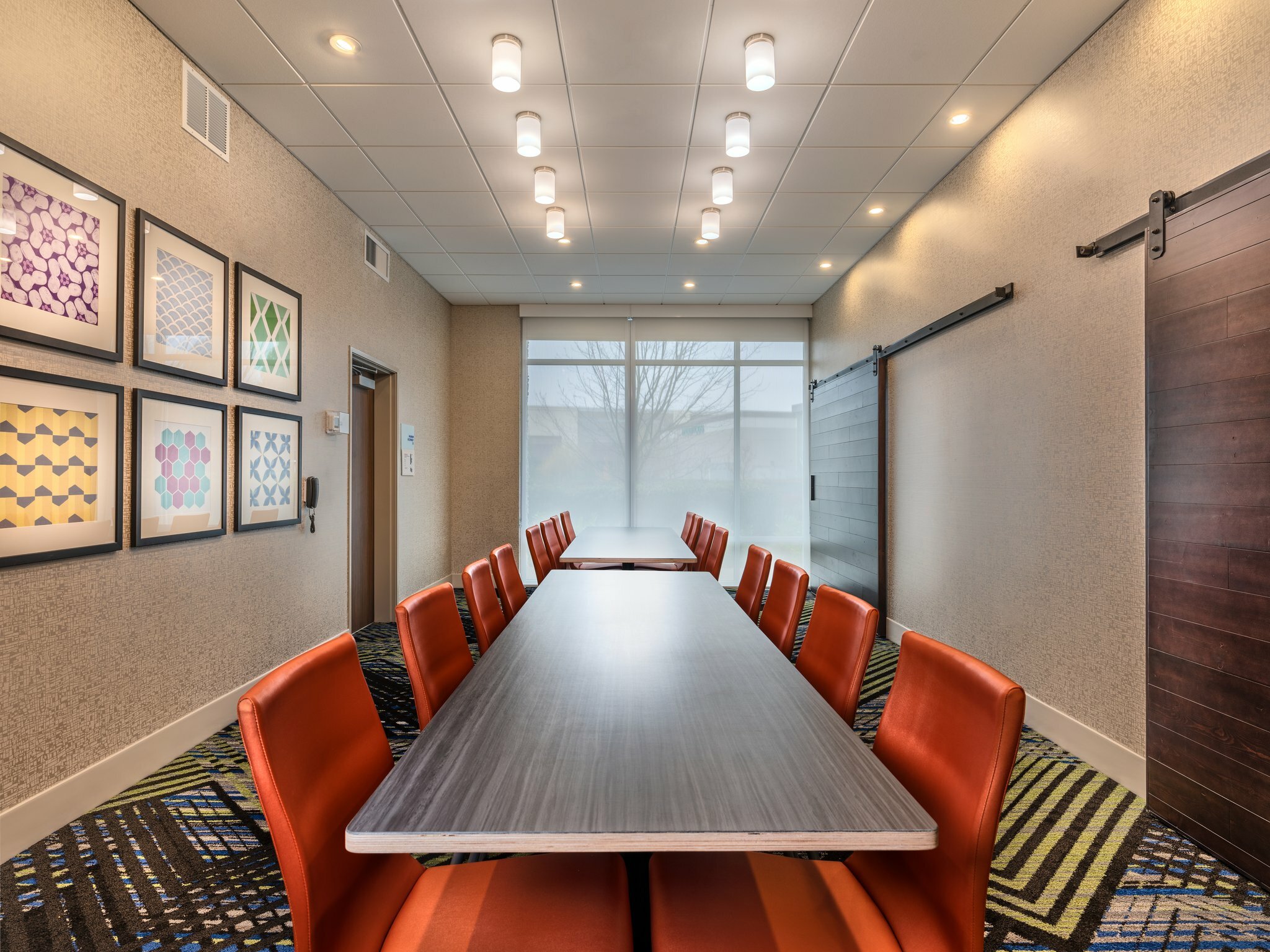 Фото Holiday Inn Express & Suites Salem North - Keizer, an Ihg Hotel