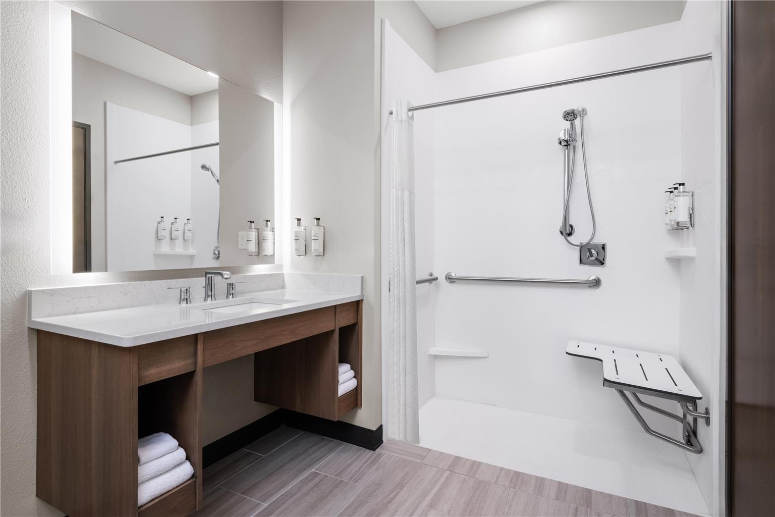Фото Best Western Premier Bridgewood Resort Hotel