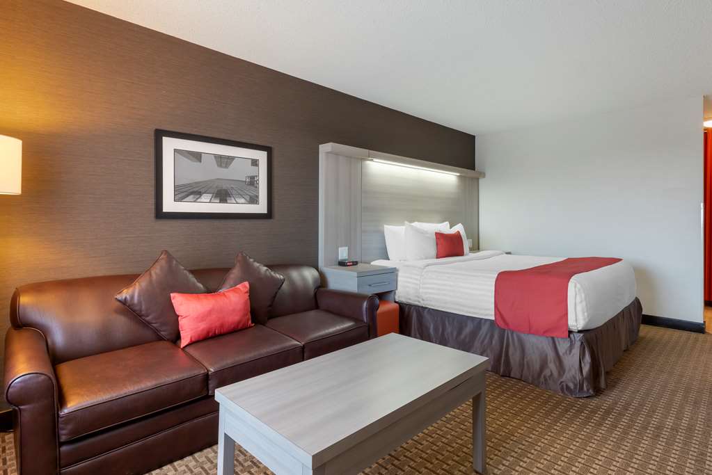 Фото Best Western Plus Village Park Inn