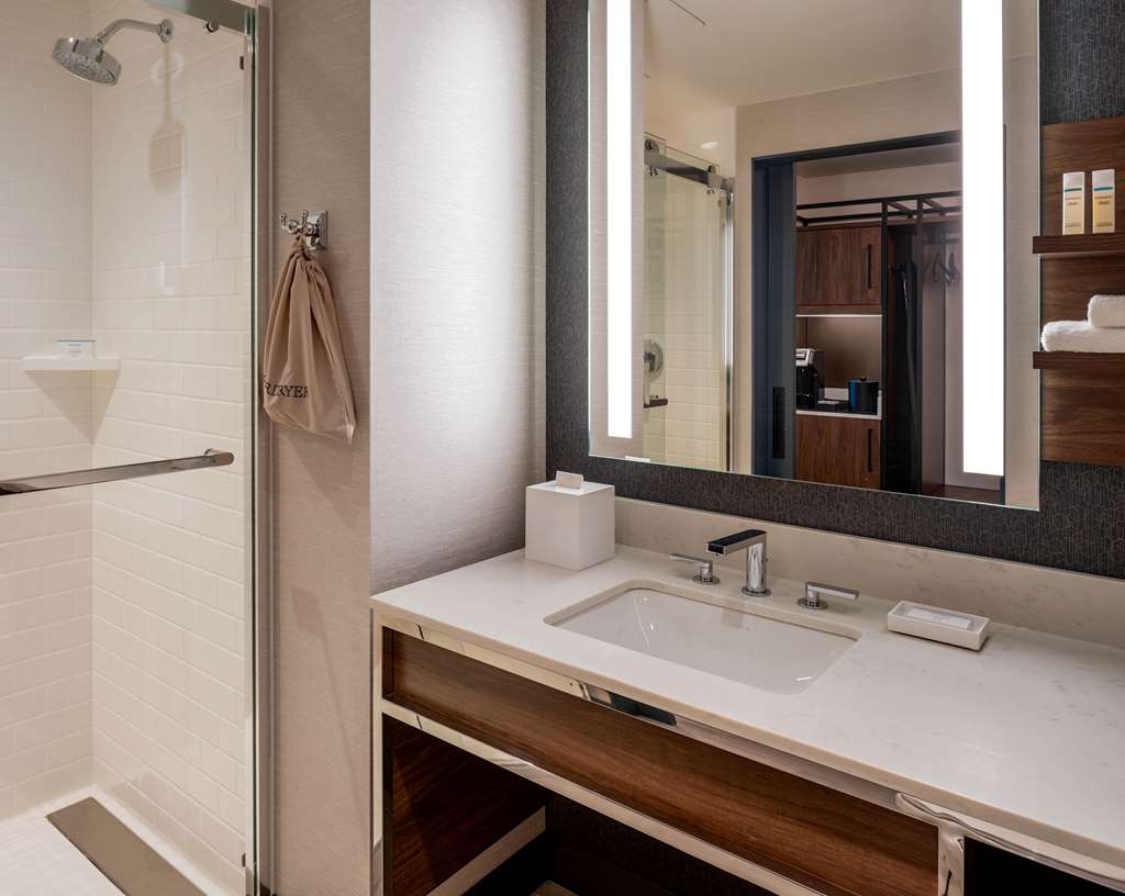 Фото Hilton Garden Inn Austin University Capitol District