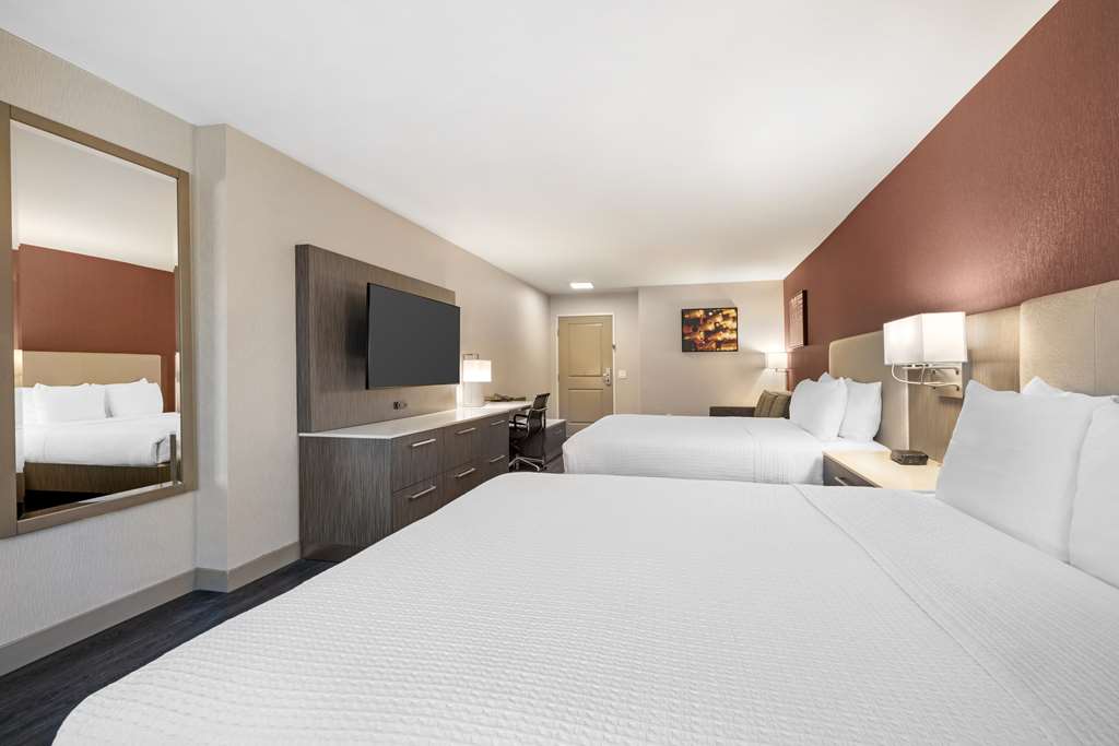 Фото Best Western Plus Temecula Wine Country Hotel &Suites