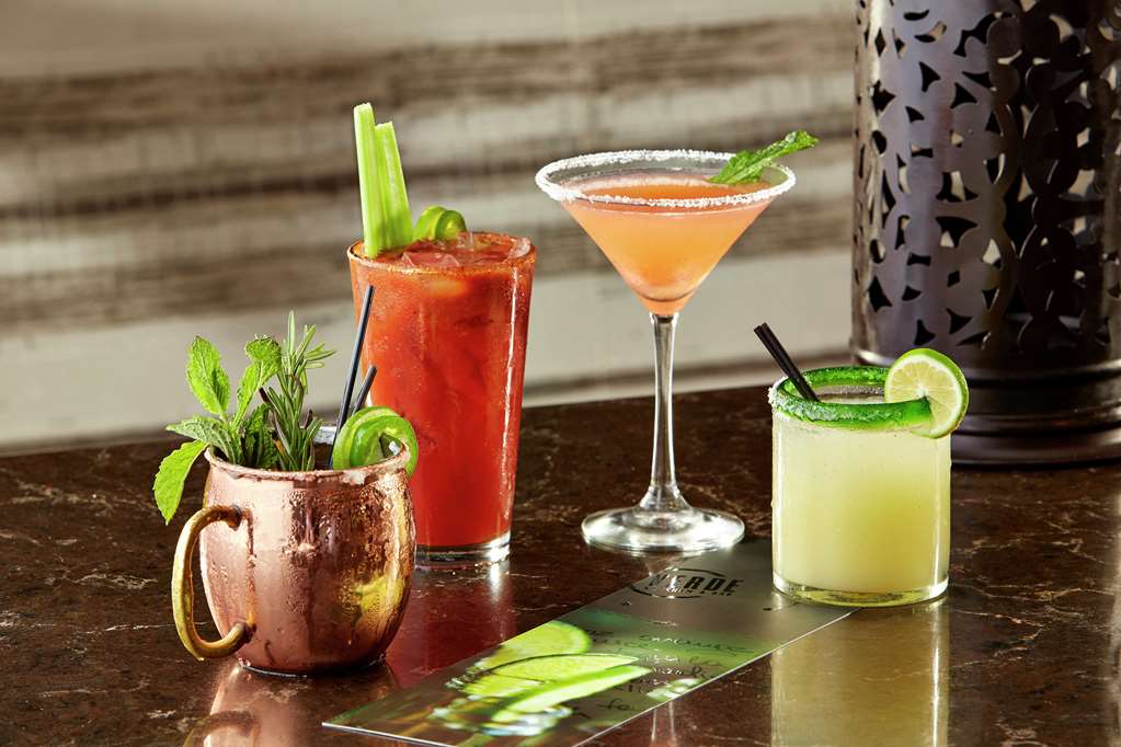 Фото Hilton Garden Inn San Diego Mission Valley Stadium