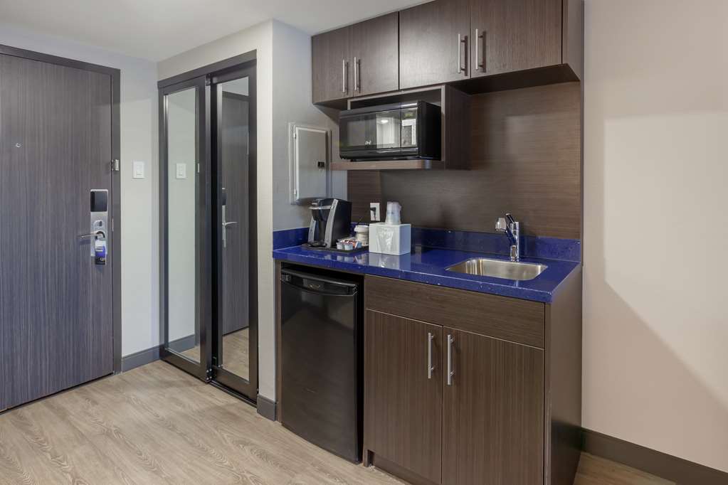 Фото GLō Best Western Mississauga Corporate Centre