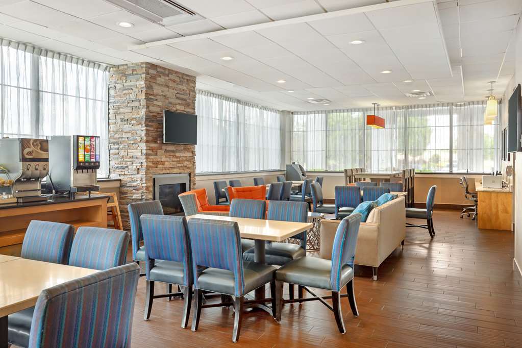 Фото Best Western Hartford Hotel & Suites