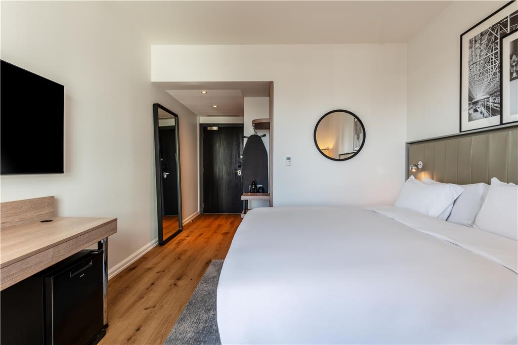Фото Radisson Hotel Manchester City Centre, A Verified Net Zero Hotel