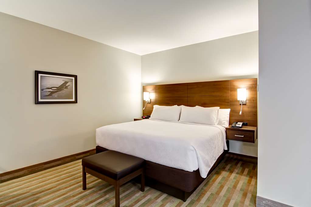 Фото Best Western London Airport Inn & Suites