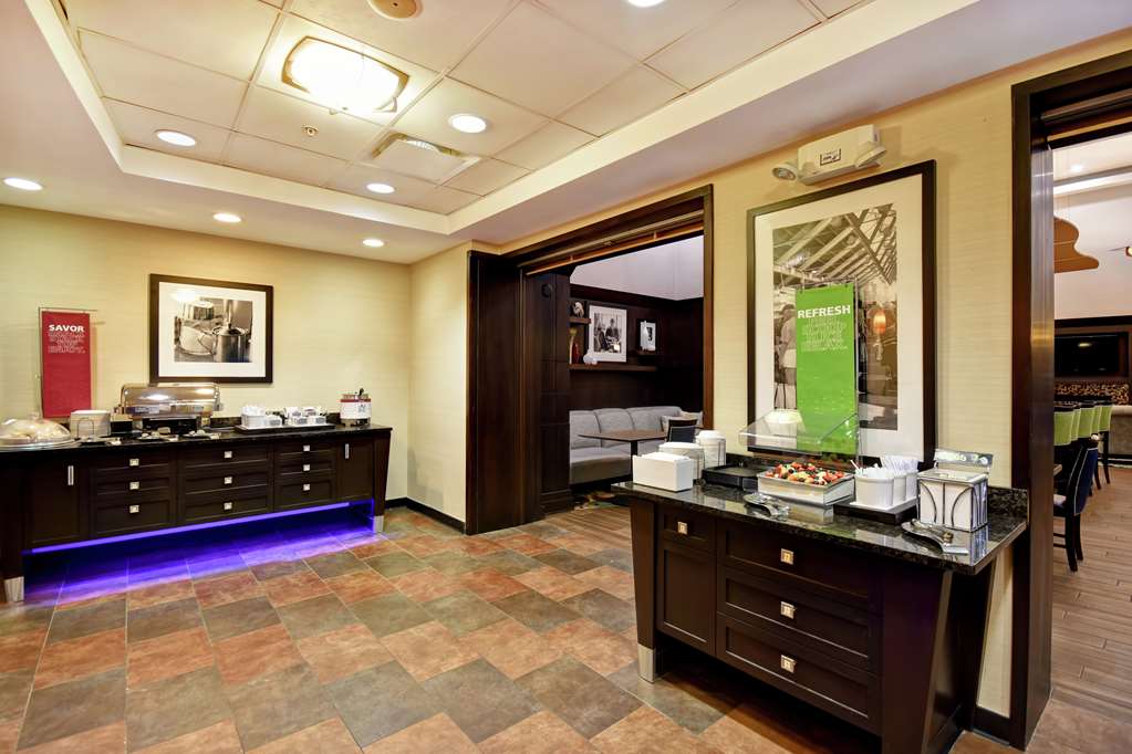 Фото Hampton Inn & Suites Detroit-Canton