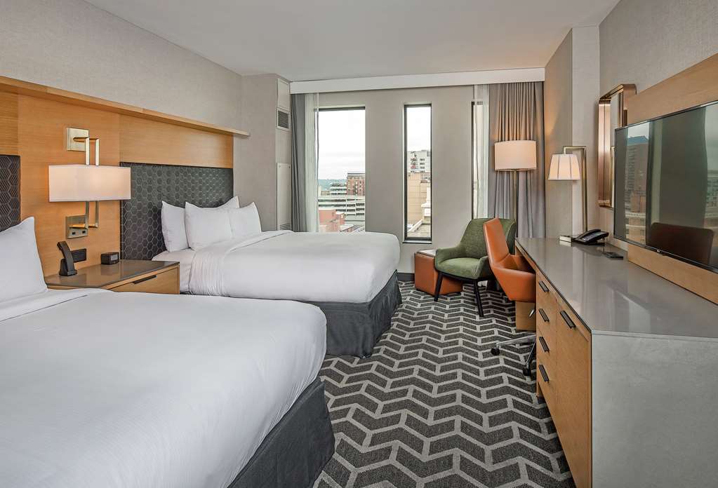 Фото Hilton Des Moines Downtown