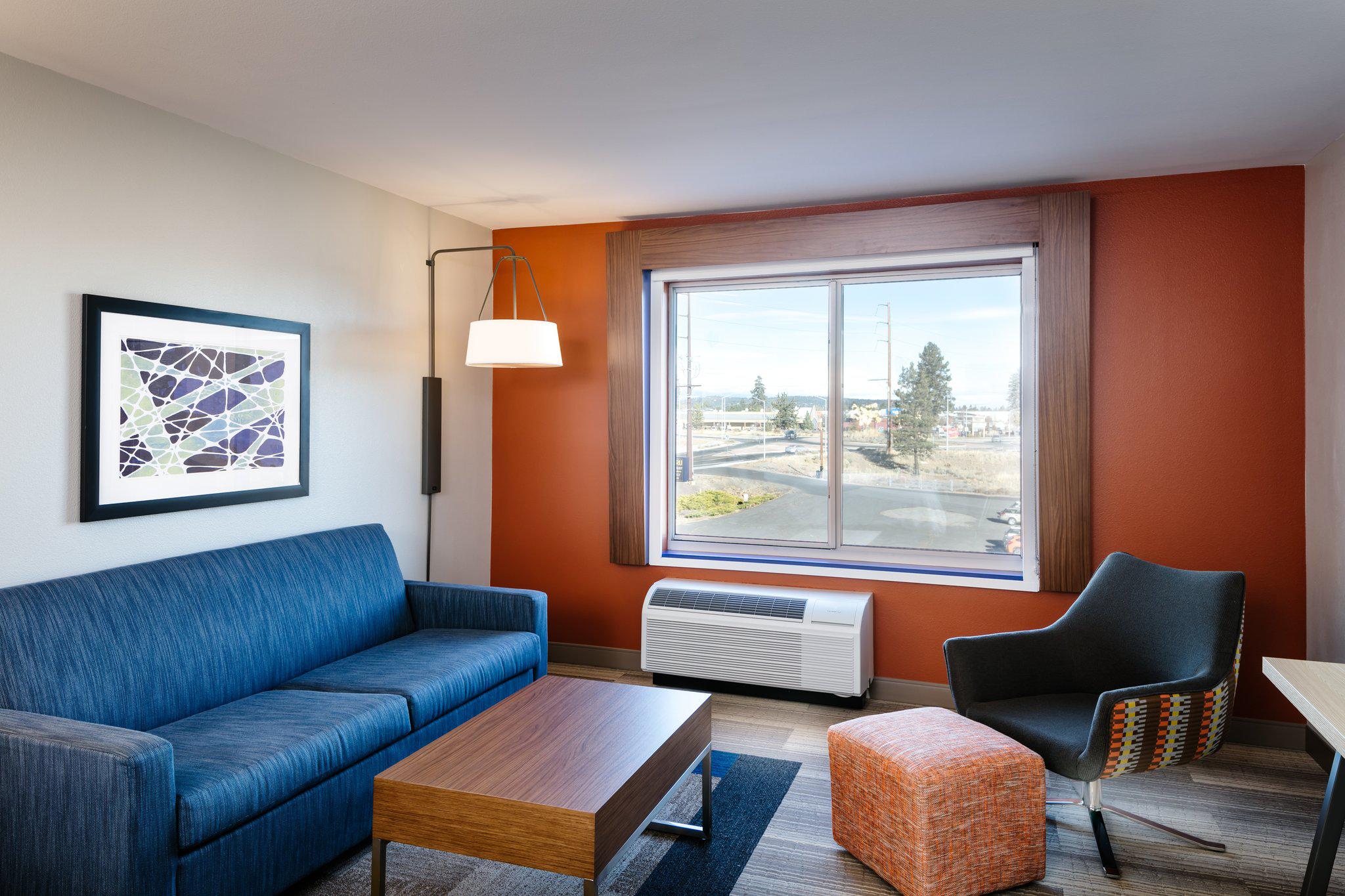 Фото Holiday Inn Express & Suites Bend South, an Ihg Hotel