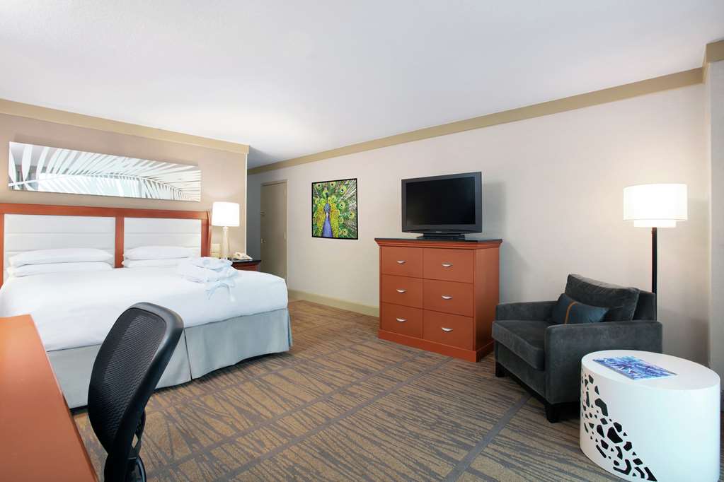 Фото Doubletree by Hilton Hotel Miami Airport & Convention Center