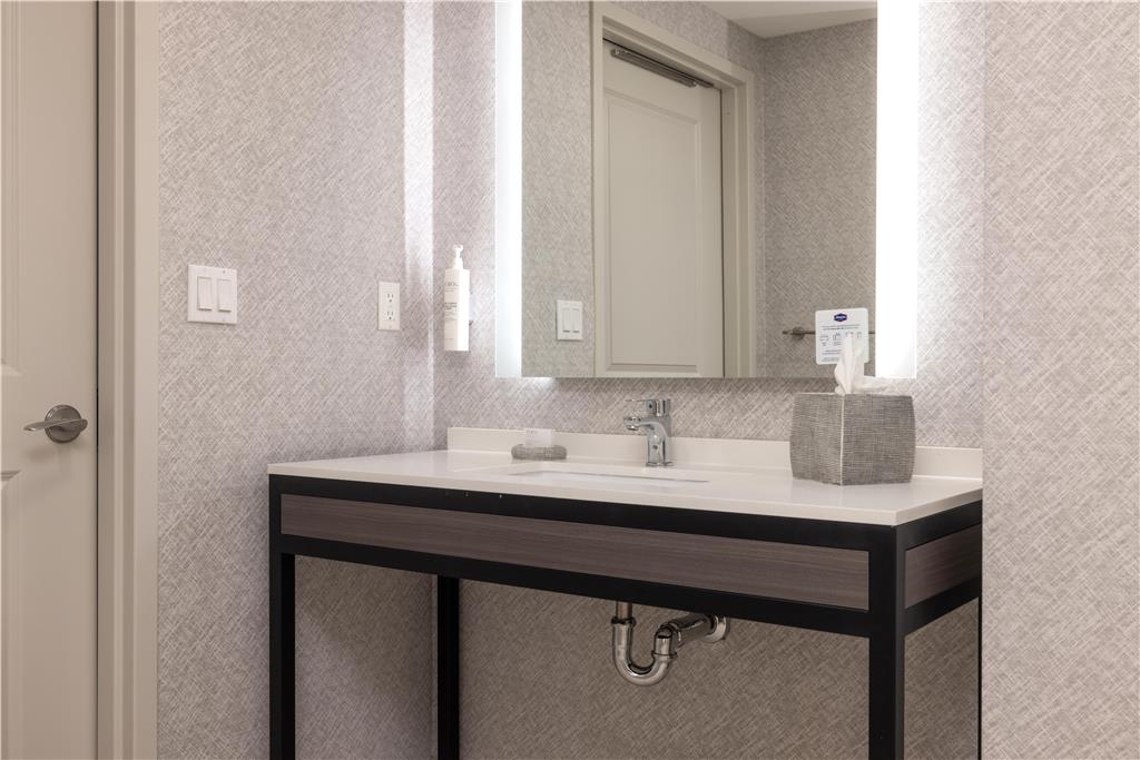 Фото Hampton Inn & Suites Portsmouth Downtown