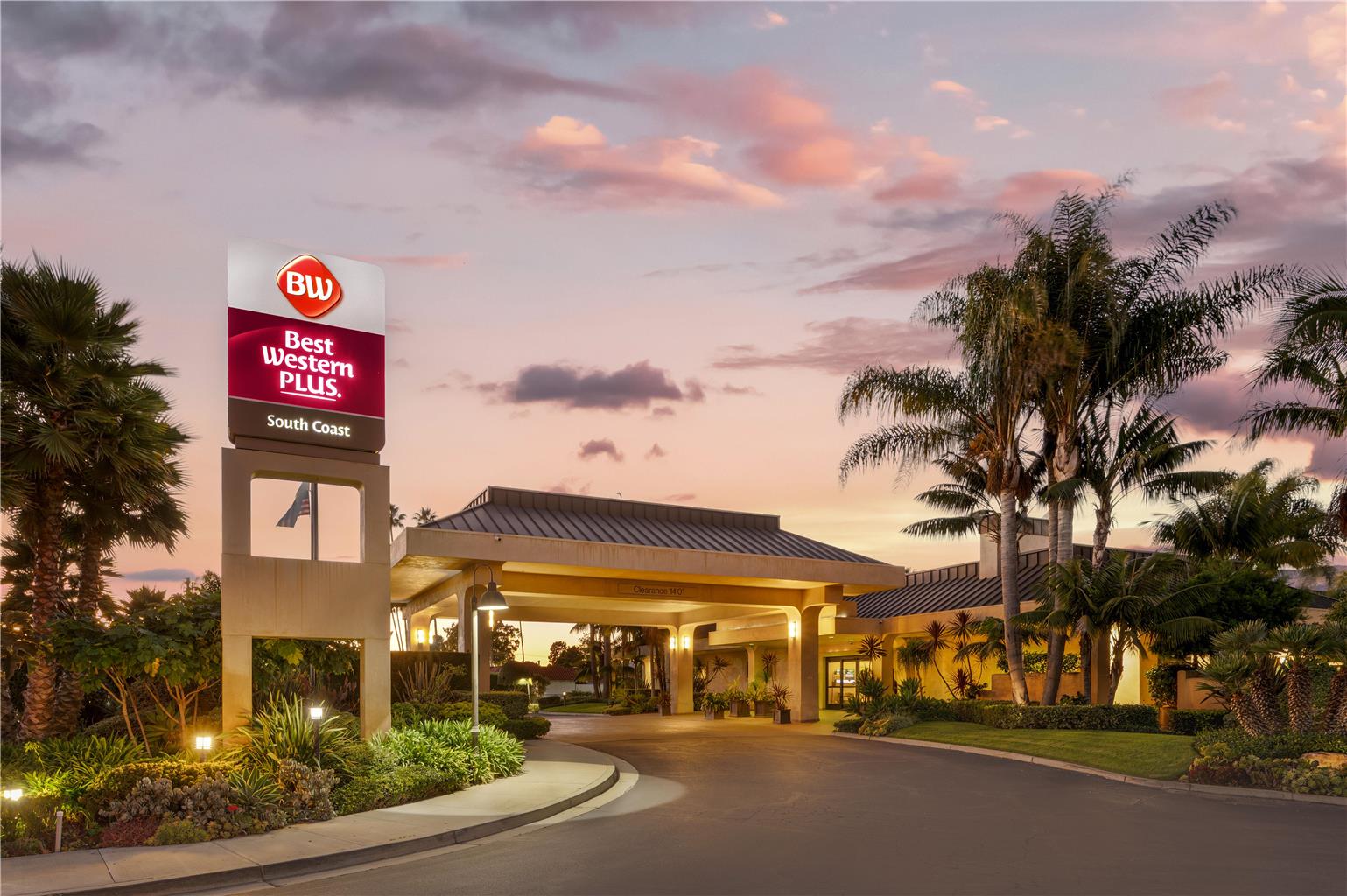 Фото Best Western Plus South Coast Inn