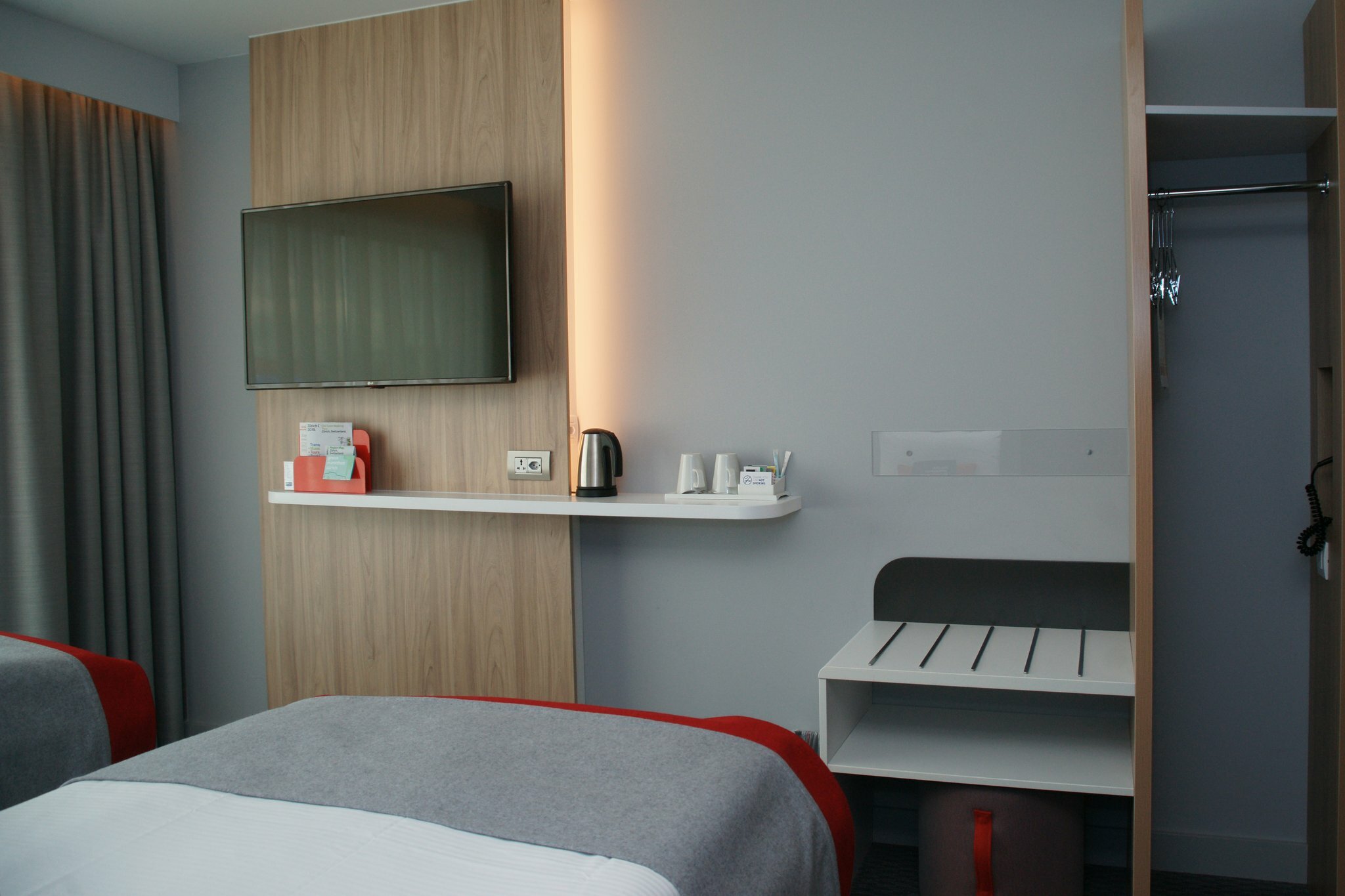 Фото Holiday Inn Express Zurich Airport, an Ihg Hotel