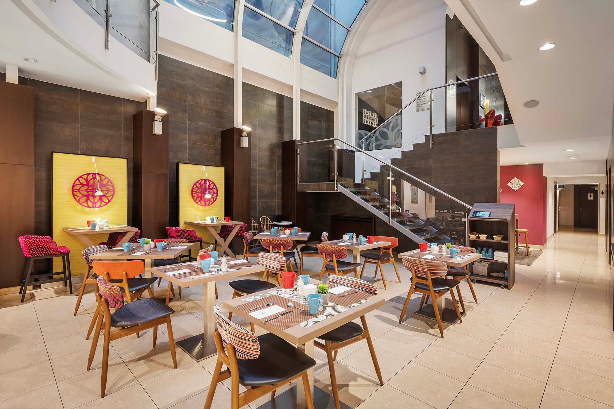 Фото Ikonik Parlament