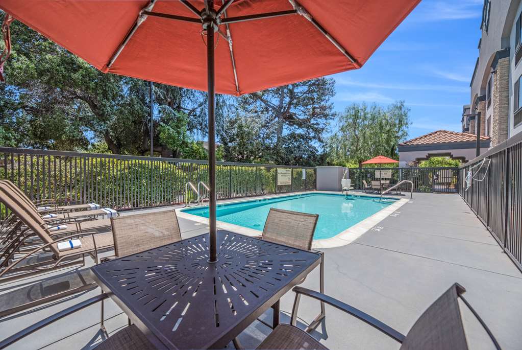 Фото Hampton Inn Oakland Hayward