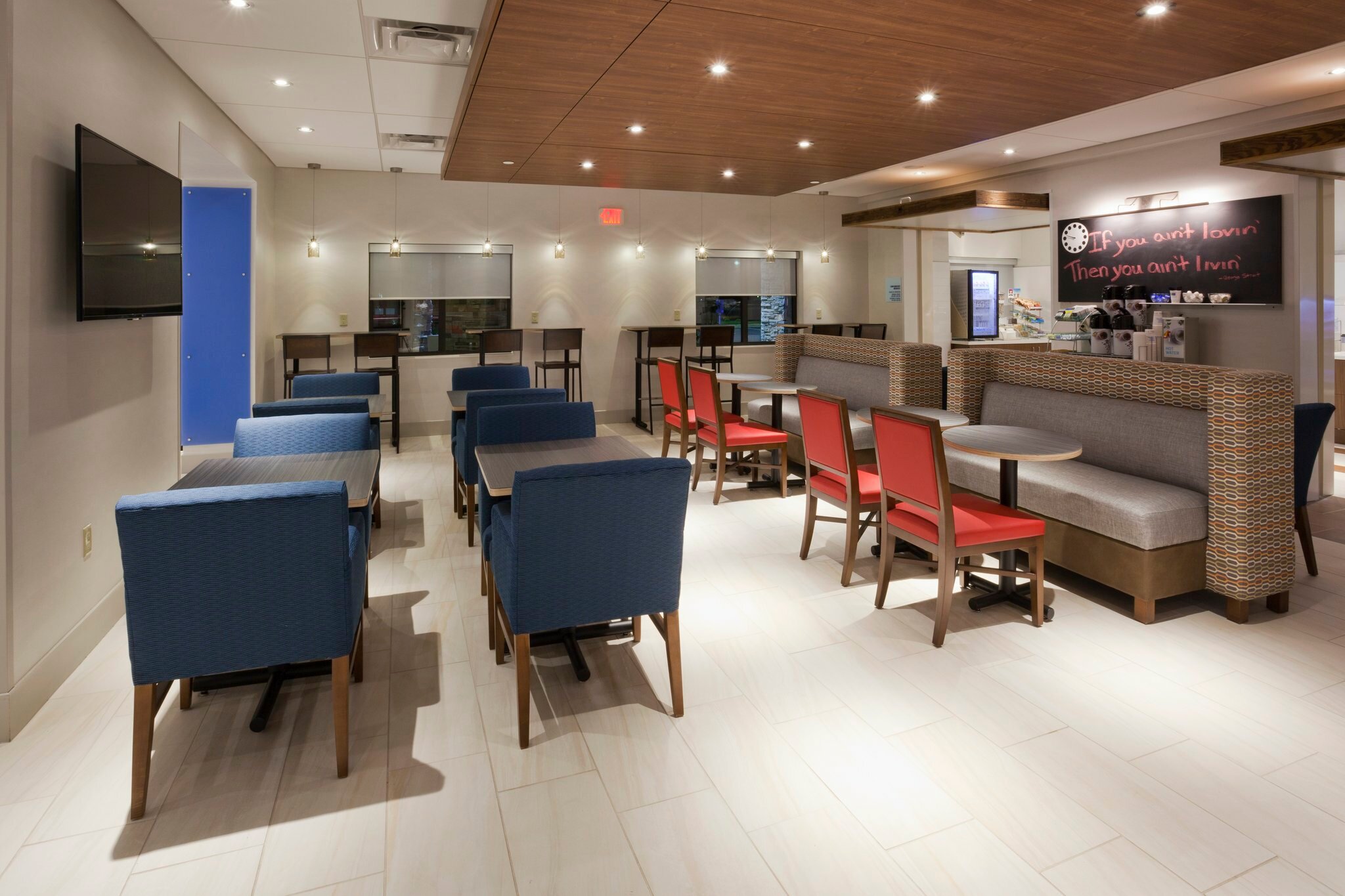 Фото Holiday Inn Express Roseville-St. Paul, an Ihg Hotel