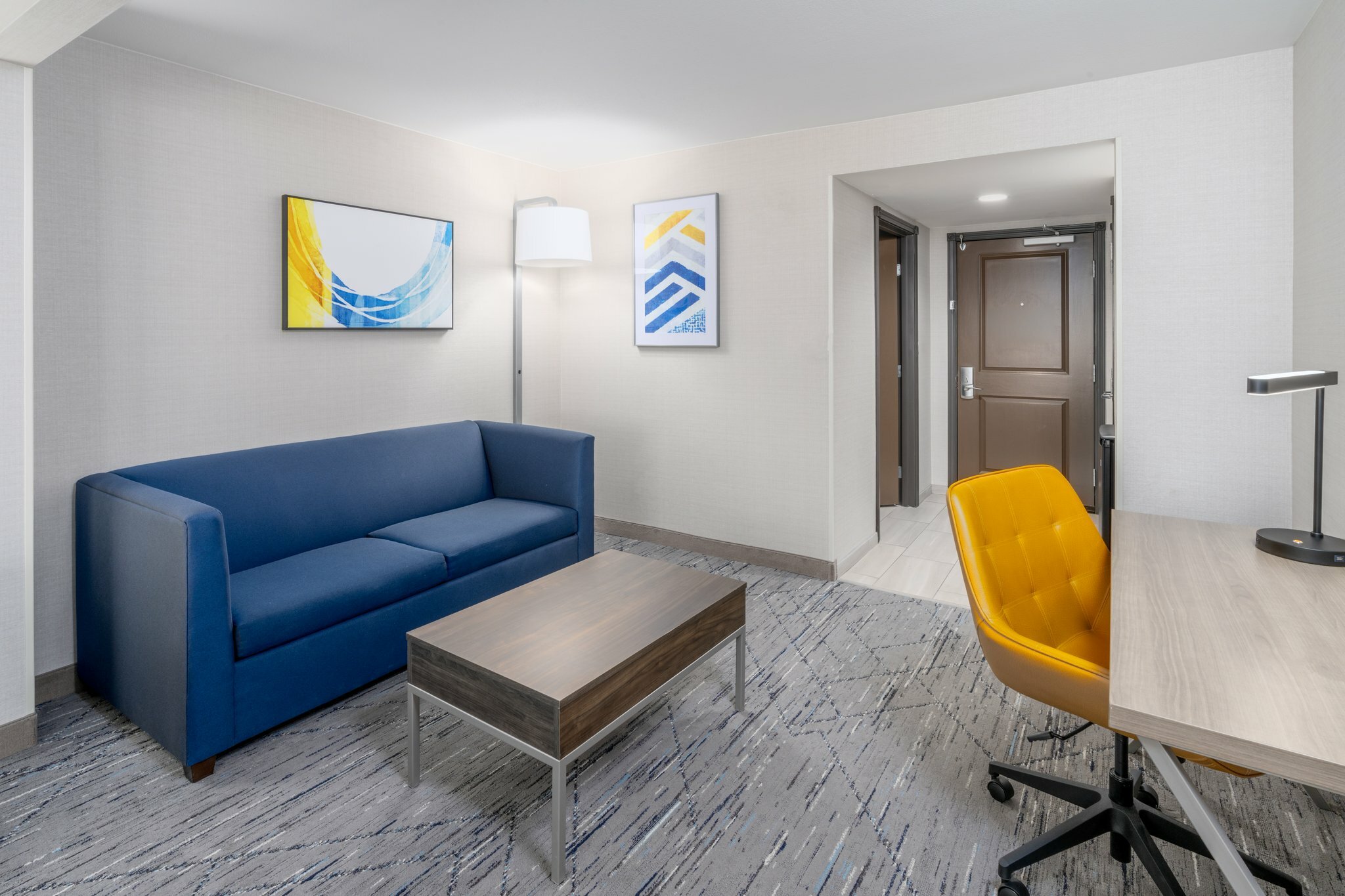 Фото Holiday Inn Express Hotel & Suites - Cheyenne, an Ihg Hotel