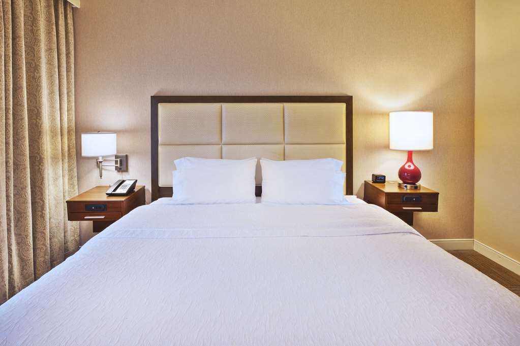 Фото Hampton Inn & Suites Providence/Warwick-Airport